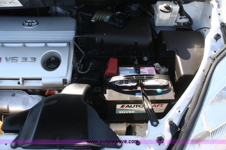 image for item B6986 2005 Toyota Sienna minivan