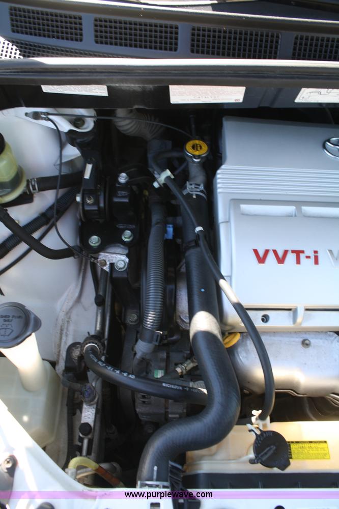 image for item B6986 2005 Toyota Sienna minivan