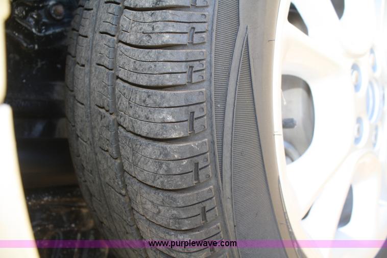 image for item B6986 2005 Toyota Sienna minivan