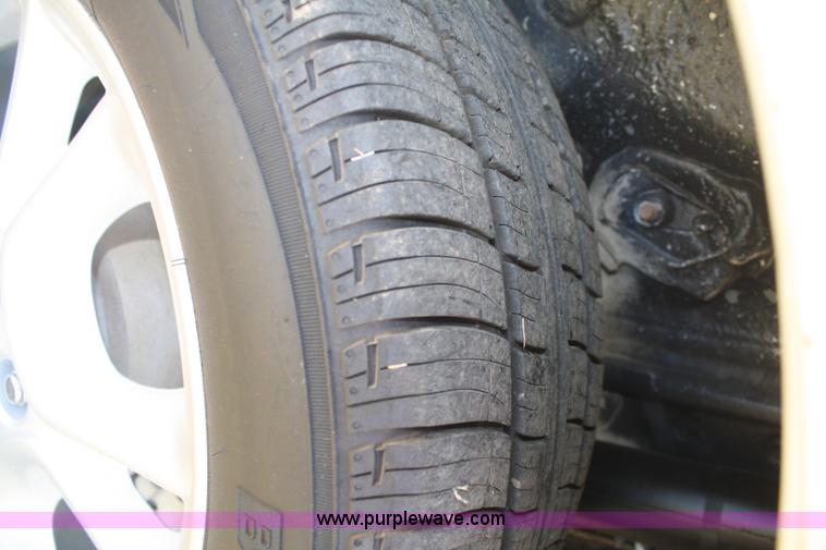 image for item B6986 2005 Toyota Sienna minivan