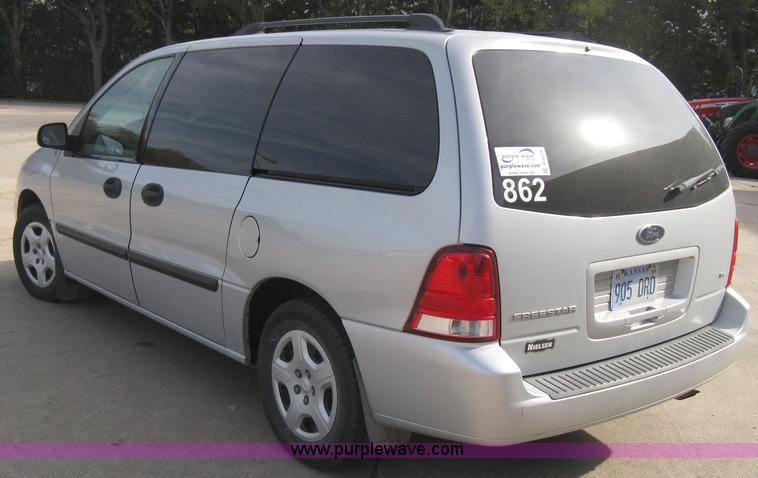 image for item B8259 2007 Ford Freestar SE minivan