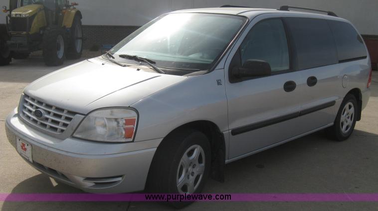image for item B8259 2007 Ford Freestar SE minivan