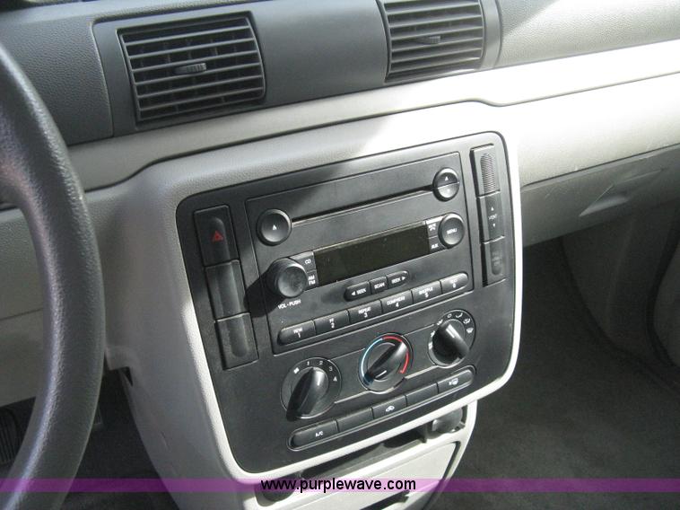 image for item B8259 2007 Ford Freestar SE minivan