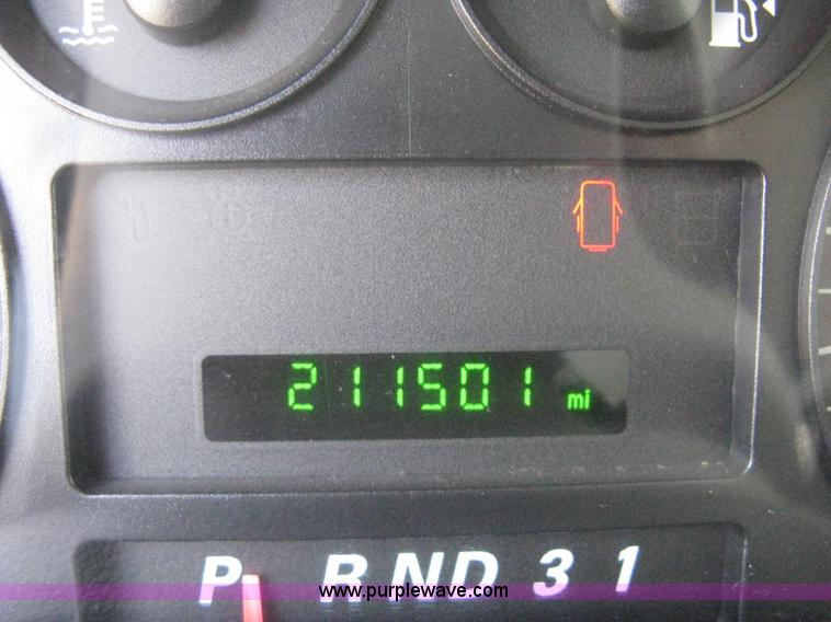 image for item B8259 2007 Ford Freestar SE minivan