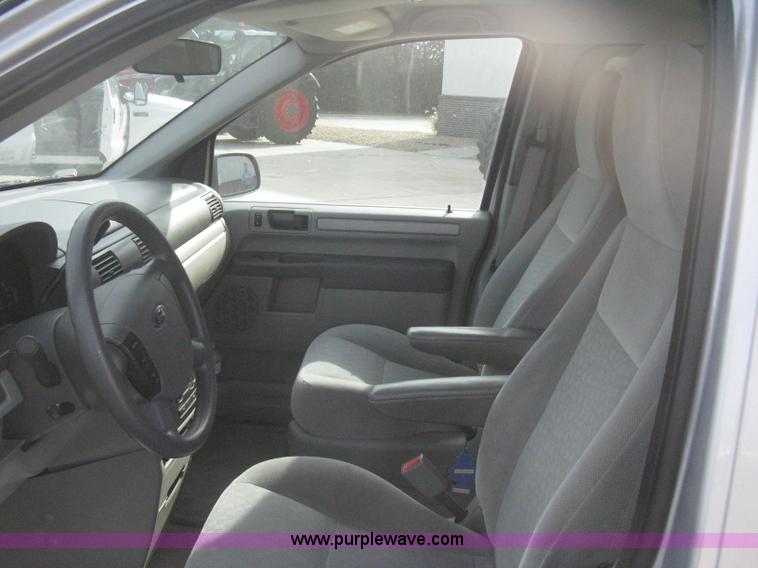 image for item B8259 2007 Ford Freestar SE minivan