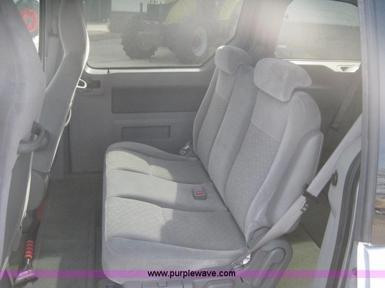 image for item B8259 2007 Ford Freestar SE minivan