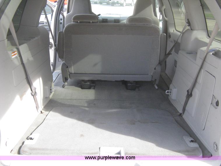 image for item B8259 2007 Ford Freestar SE minivan