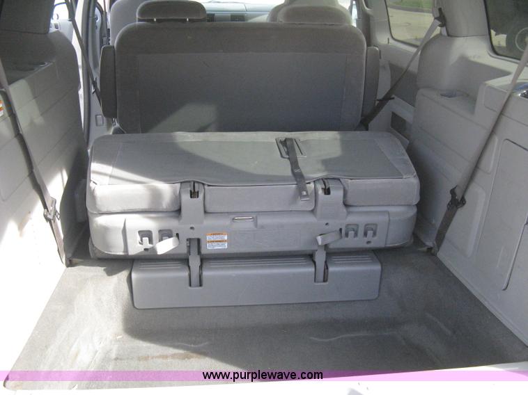 image for item B8259 2007 Ford Freestar SE minivan