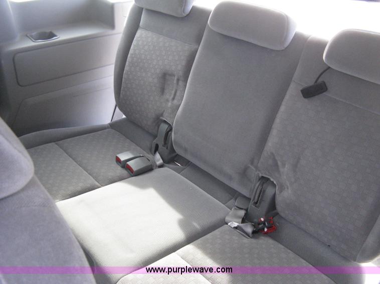 image for item B8259 2007 Ford Freestar SE minivan