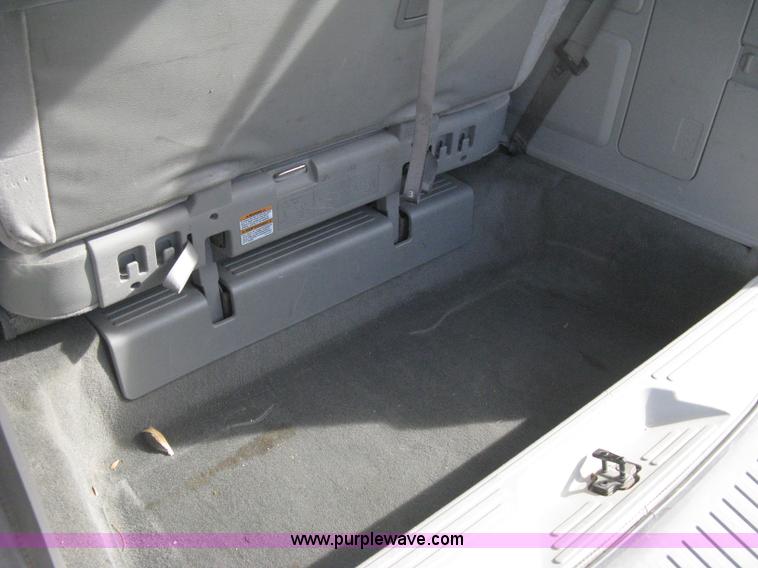 image for item B8259 2007 Ford Freestar SE minivan