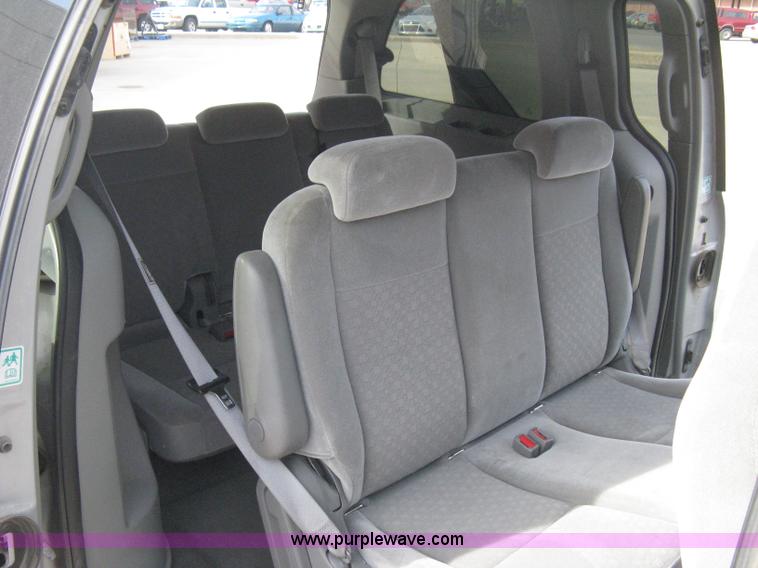 image for item B8259 2007 Ford Freestar SE minivan