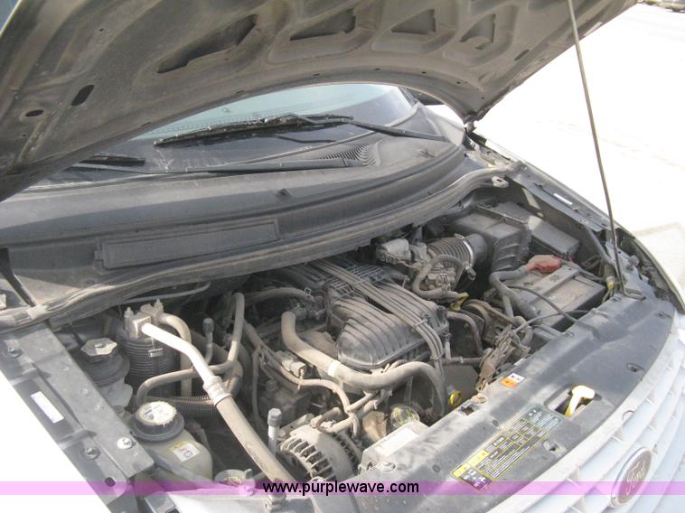 image for item B8259 2007 Ford Freestar SE minivan