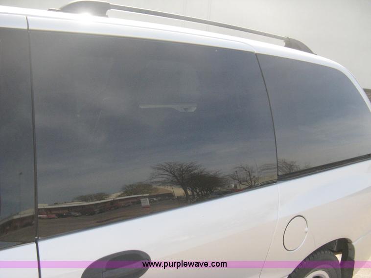 image for item B8259 2007 Ford Freestar SE minivan