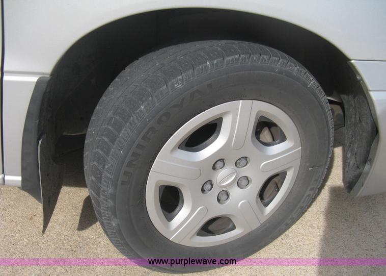 image for item B8259 2007 Ford Freestar SE minivan