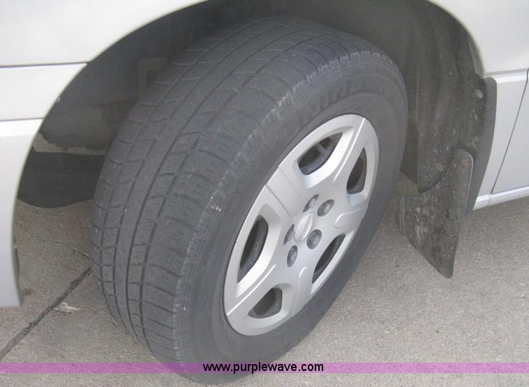 image for item B8259 2007 Ford Freestar SE minivan