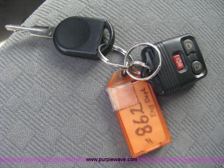 image for item B8259 2007 Ford Freestar SE minivan