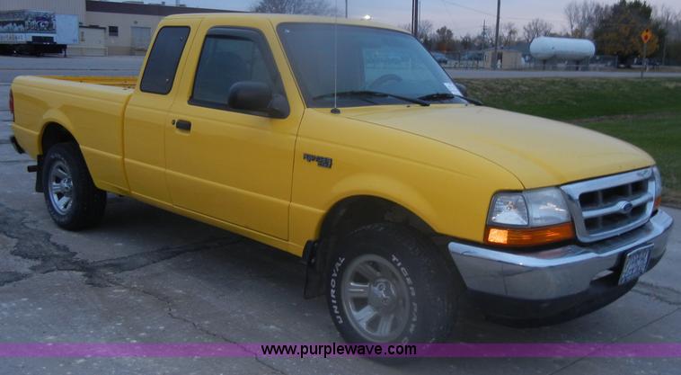 image for item D4735 2000 Ford Ranger XLT pickup truck