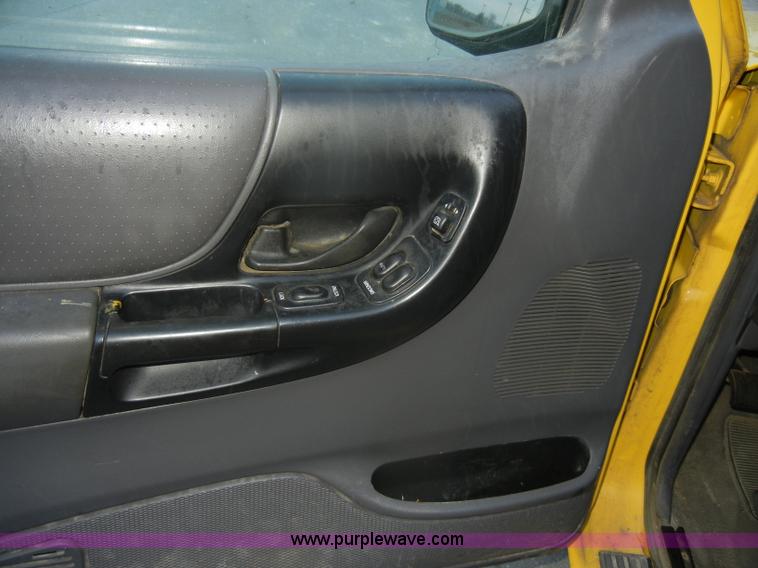 image for item D4735 2000 Ford Ranger XLT pickup truck