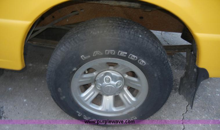 image for item D4735 2000 Ford Ranger XLT pickup truck