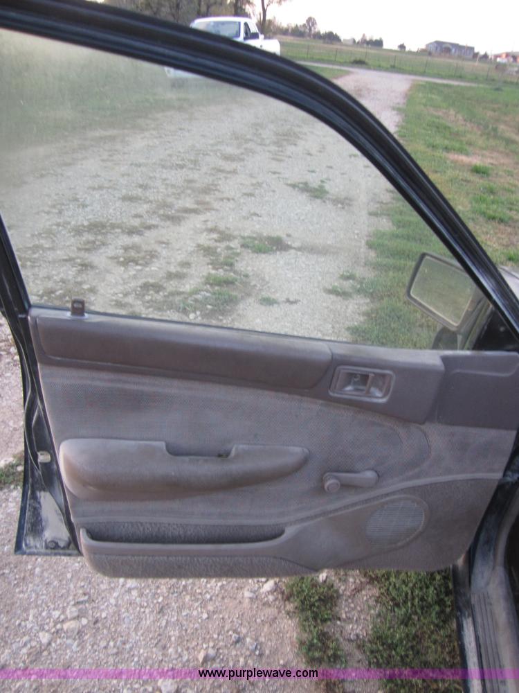 image for item D5697 1995 Ford Escort LX