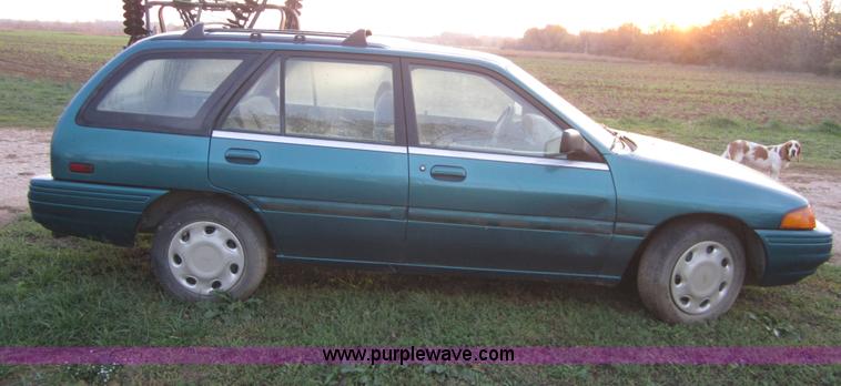 image for item D5698 1995 Ford Escort LX