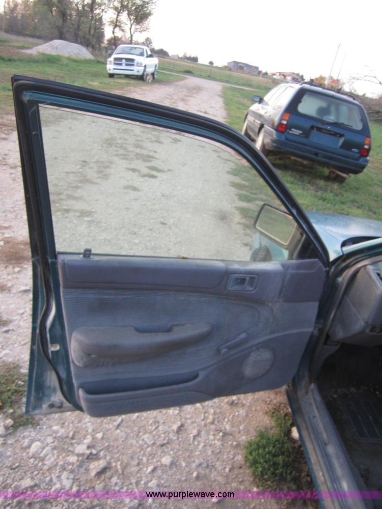 image for item D5698 1995 Ford Escort LX