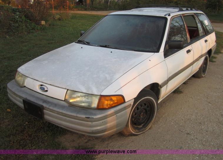 image for item D5699 1991 Ford Escort LX