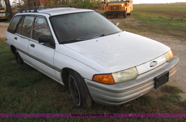 image for item D5699 1991 Ford Escort LX
