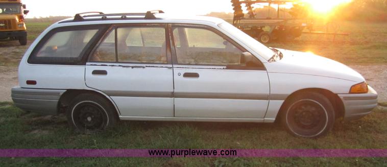 image for item D5699 1991 Ford Escort LX