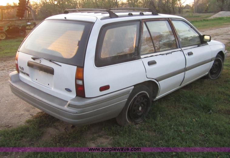 image for item D5699 1991 Ford Escort LX