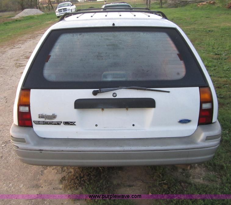 image for item D5699 1991 Ford Escort LX