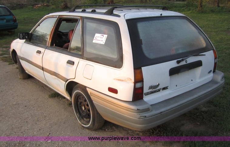 image for item D5699 1991 Ford Escort LX