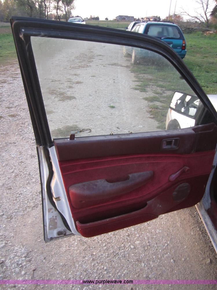 image for item D5699 1991 Ford Escort LX