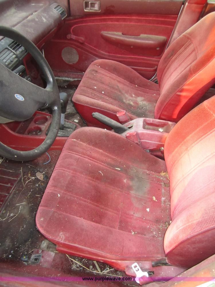 image for item D5699 1991 Ford Escort LX