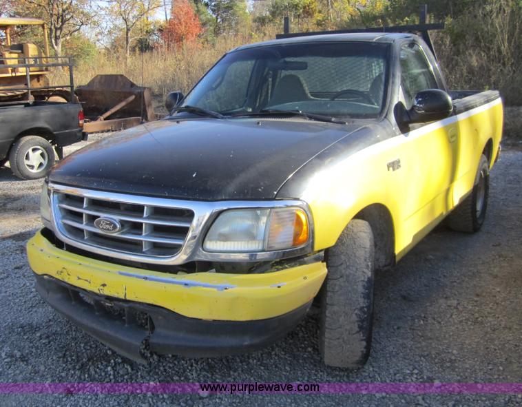 image for item D5720 1999 Ford F150 XL pickup truck