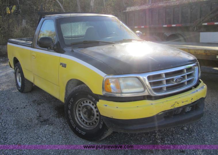 image for item D5720 1999 Ford F150 XL pickup truck