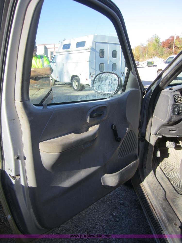 image for item D5720 1999 Ford F150 XL pickup truck