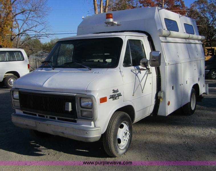 image for item D5721 1989 Chevrolet G30 utility van