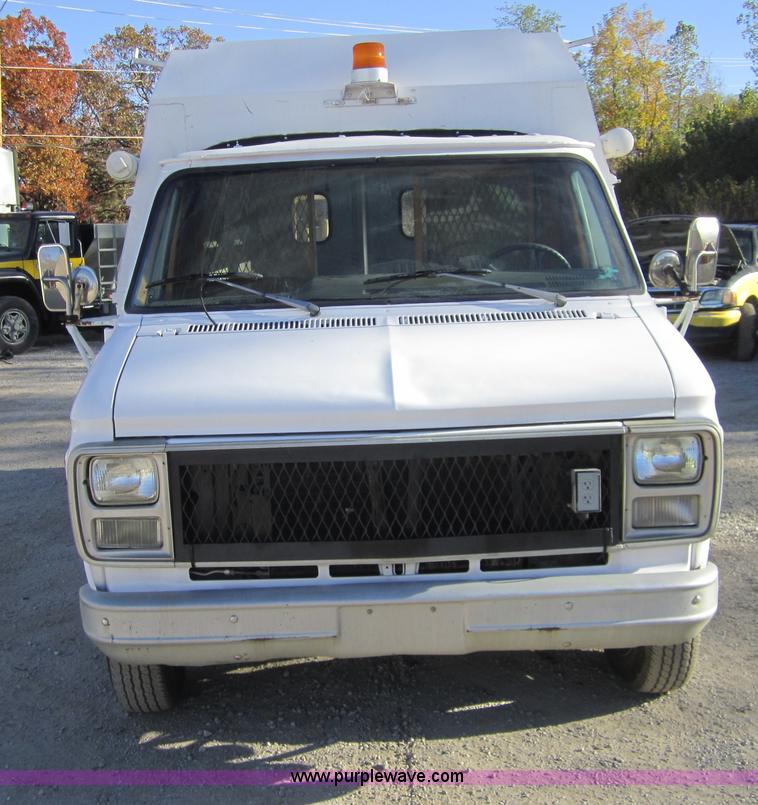 image for item D5721 1989 Chevrolet G30 utility van