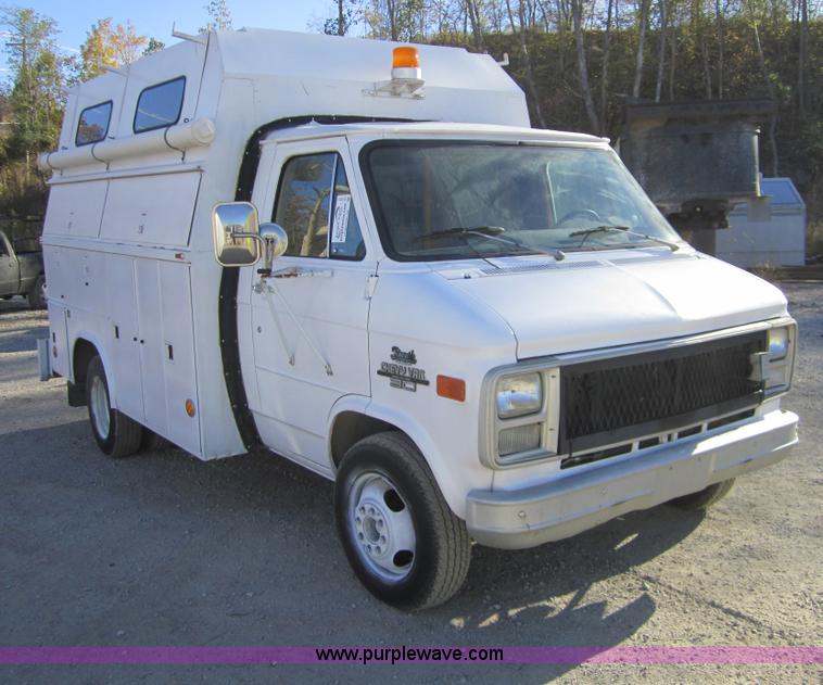 image for item D5721 1989 Chevrolet G30 utility van