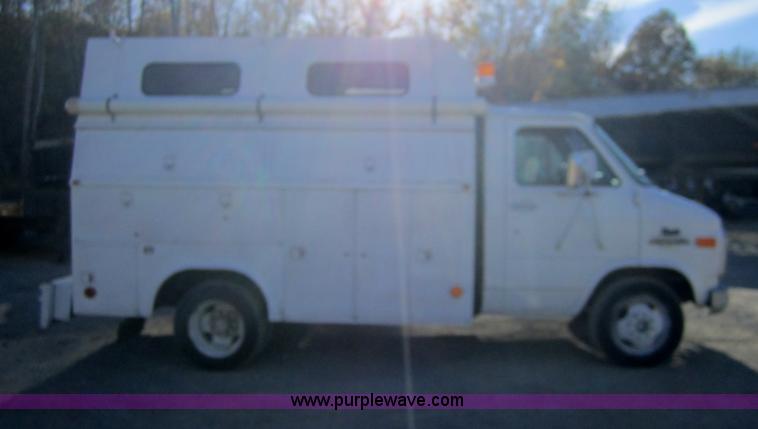 image for item D5721 1989 Chevrolet G30 utility van
