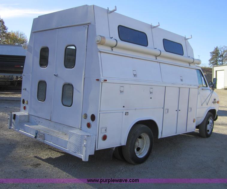 image for item D5721 1989 Chevrolet G30 utility van