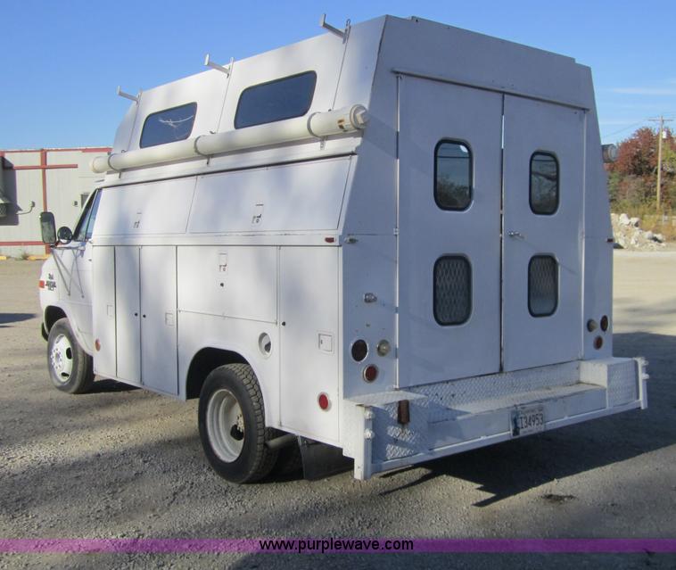 image for item D5721 1989 Chevrolet G30 utility van