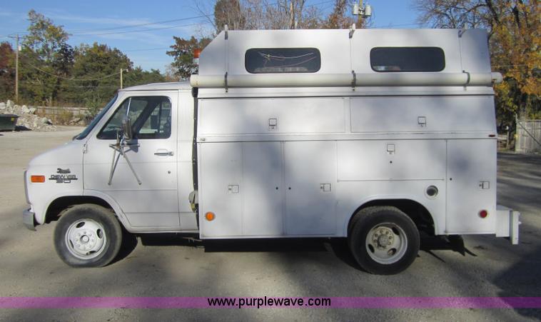image for item D5721 1989 Chevrolet G30 utility van