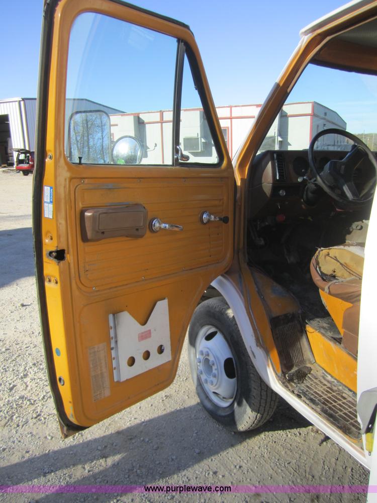 image for item D5721 1989 Chevrolet G30 utility van