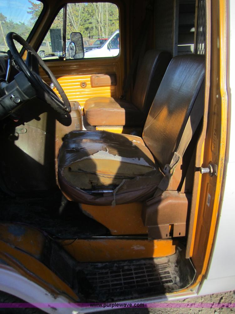 image for item D5721 1989 Chevrolet G30 utility van