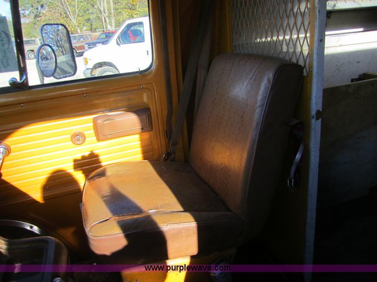 image for item D5721 1989 Chevrolet G30 utility van