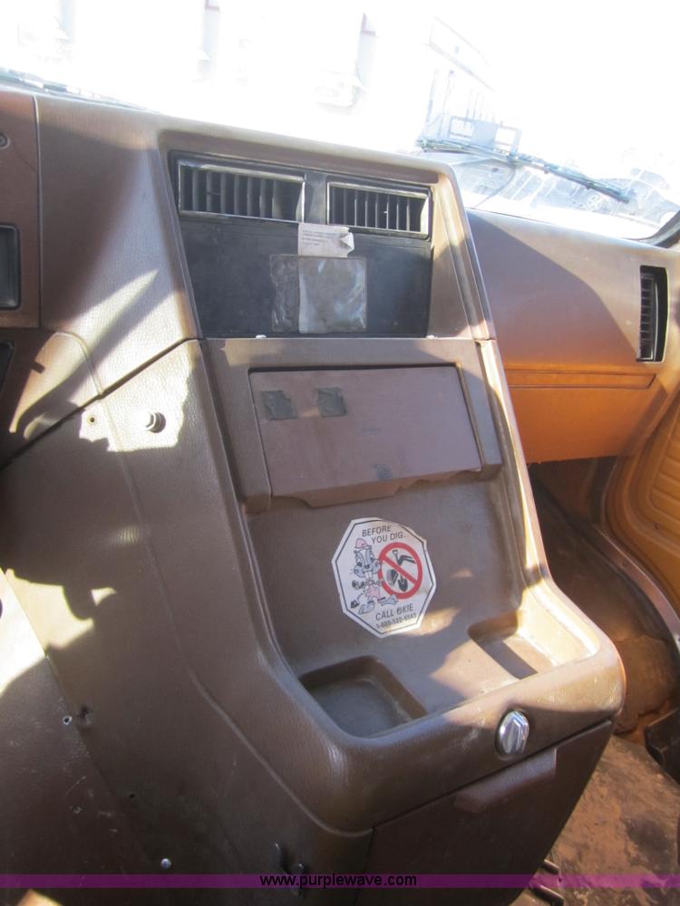 image for item D5721 1989 Chevrolet G30 utility van