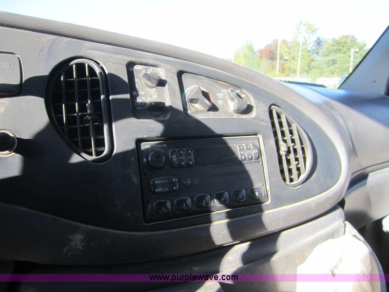 image for item D5723 1997 Ford E350 van