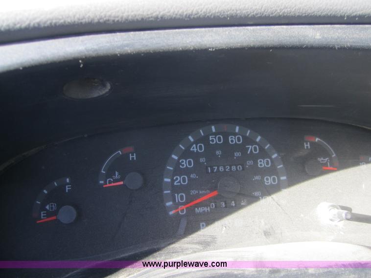 image for item D5723 1997 Ford E350 van